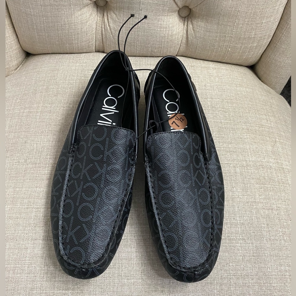 Brand New Men’s Calvin Klein Signature Print Loafer Shoes size 7.5